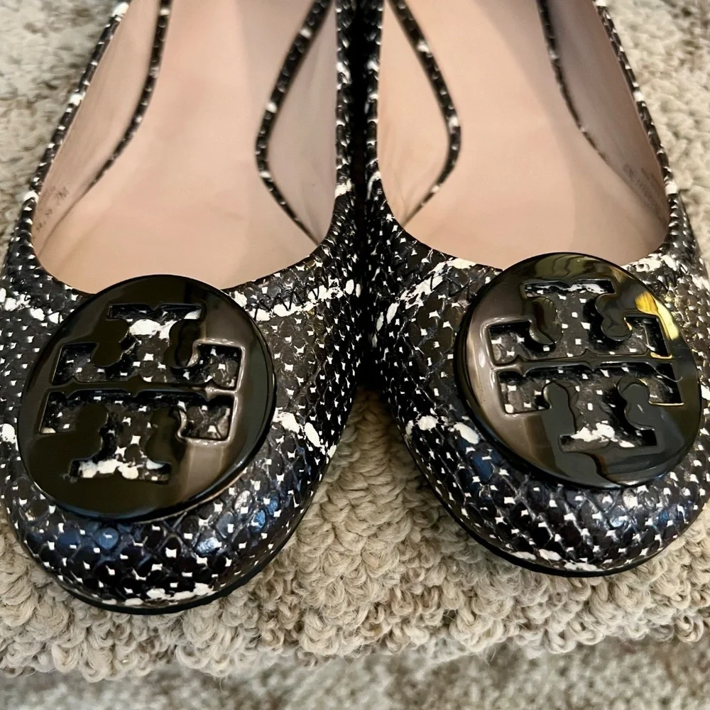 Tory Burch Reva Mojave Black Beige Snake Print Leather Logo Ballet Flats Size 7 - Picture 4 of 6
